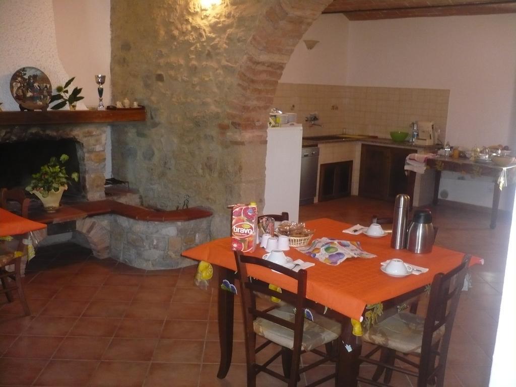 Agriturismo Santa Chiara Pomarance Exterior foto